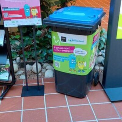 Bild vergr&ouml;&szlig;ern: Aktion E-Schrott: Aktionstonne im Kreishaus