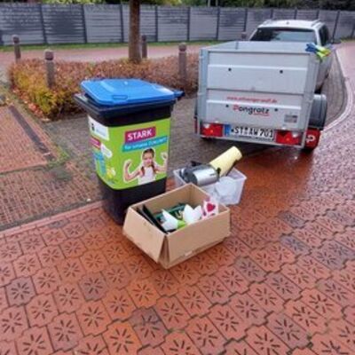 Bild vergr&ouml;&szlig;ern: Aktion E-Schrott: Erfolgreiche Sammlung mit voller Tonne und Kisten